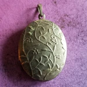 Vintage locket with grape vine pendant grapevine silver tone oval